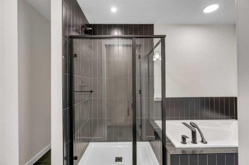 31 Sugarsnap Gardens Se, Calgary, AB - Indoor Photo Showing Bathroom