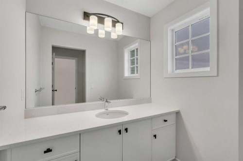 31 Sugarsnap Gardens Se, Calgary, AB - Indoor Photo Showing Bathroom