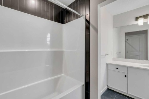 31 Sugarsnap Gardens Se, Calgary, AB - Indoor Photo Showing Bathroom