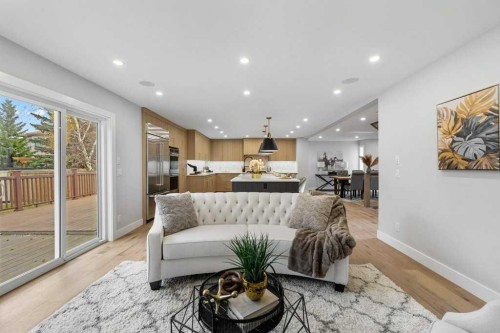 711 Mckenzie Lake Bay Se, Calgary, AB - Indoor Photo Showing Living Room