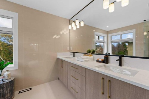 711 Mckenzie Lake Bay Se, Calgary, AB - Indoor Photo Showing Bathroom