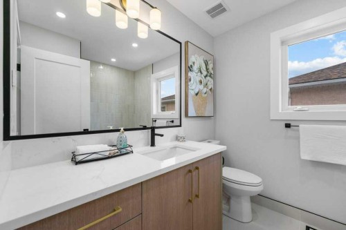 711 Mckenzie Lake Bay Se, Calgary, AB - Indoor Photo Showing Bathroom