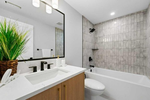 711 Mckenzie Lake Bay Se, Calgary, AB - Indoor Photo Showing Bathroom