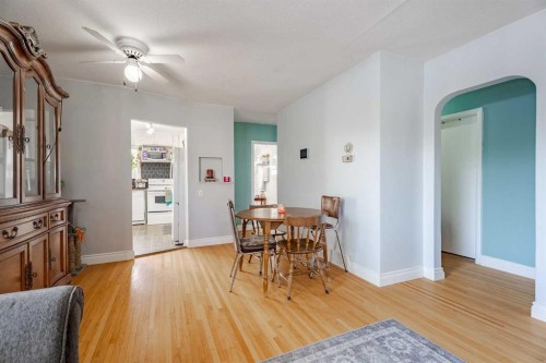 841 E Nanton Street, Carstairs, AB - Indoor Photo Showing Dining Room