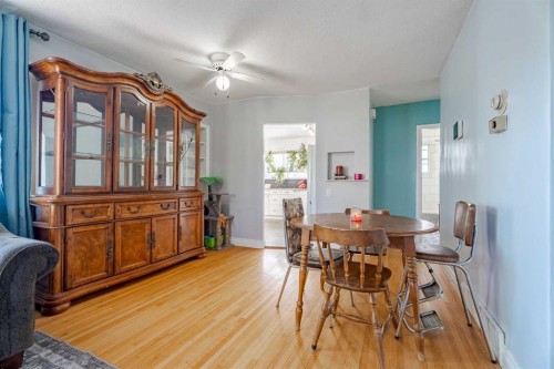 841 E Nanton Street, Carstairs, AB - Indoor Photo Showing Dining Room