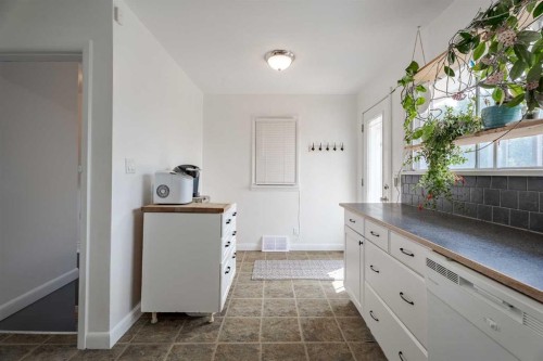 841 E Nanton Street, Carstairs, AB - Indoor Photo Showing Other Room