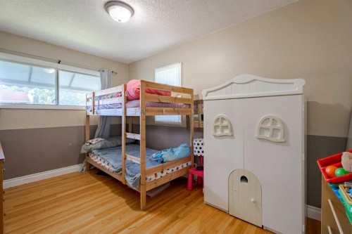 841 E Nanton Street, Carstairs, AB - Indoor Photo Showing Bedroom