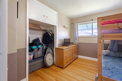 841 E Nanton Street, Carstairs, AB - Indoor Photo Showing Bedroom