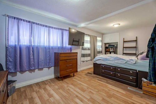 841 E Nanton Street, Carstairs, AB - Indoor Photo Showing Bedroom