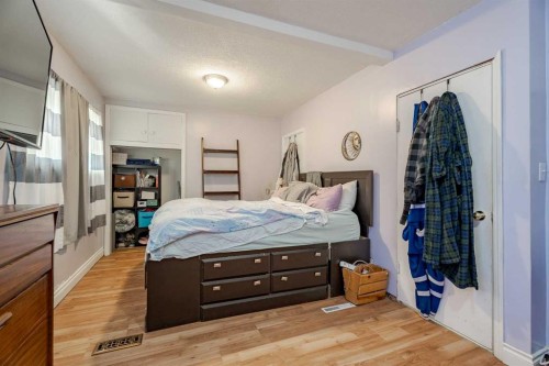 841 E Nanton Street, Carstairs, AB - Indoor Photo Showing Bedroom