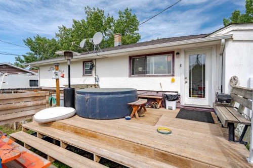 841 E Nanton Street, Carstairs, AB - Outdoor With Deck Patio Veranda
