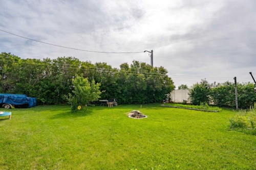 841 E Nanton Street, Carstairs, AB - Outdoor