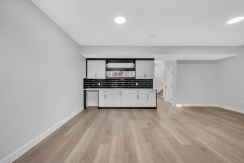 203 Kinniburgh Place, Chestermere, AB - Indoor Photo Showing Kitchen