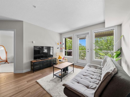 311-3101 34 Avenue Nw, Calgary, AB - Indoor Photo Showing Living Room