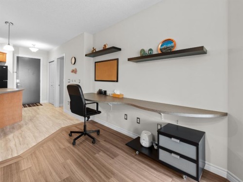 311-3101 34 Avenue Nw, Calgary, AB - Indoor
