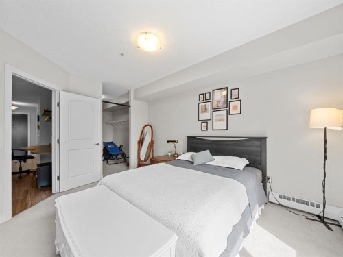 311-3101 34 Avenue Nw, Calgary, AB - Indoor Photo Showing Bedroom
