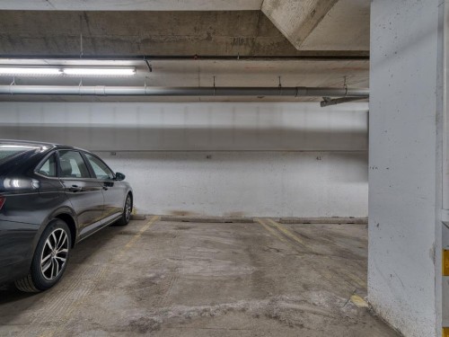 311-3101 34 Avenue Nw, Calgary, AB - Indoor Photo Showing Garage