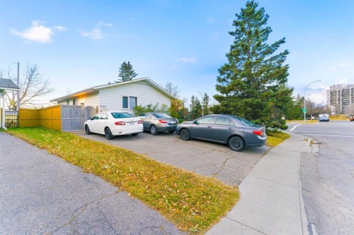 5027 40 Avenue Sw, Calgary, AB - Outdoor