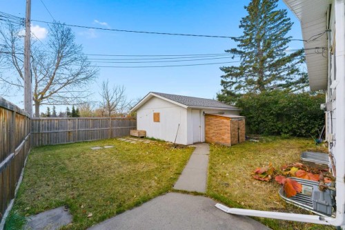 5027 40 Avenue Sw, Calgary, AB - Outdoor