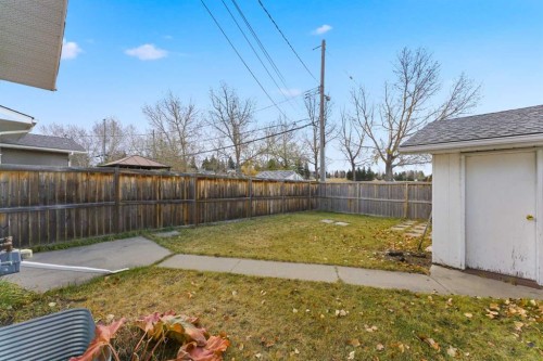 5027 40 Avenue Sw, Calgary, AB - Outdoor