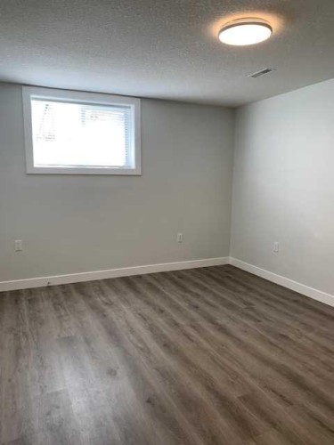 5027 40 Avenue Sw, Calgary, AB - Indoor Photo Showing Other Room