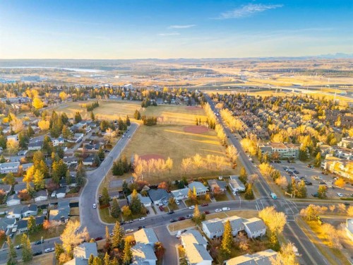 5027 40 Avenue Sw, Calgary, AB - Outdoor With View