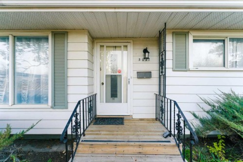 5027 40 Avenue Sw, Calgary, AB - Outdoor