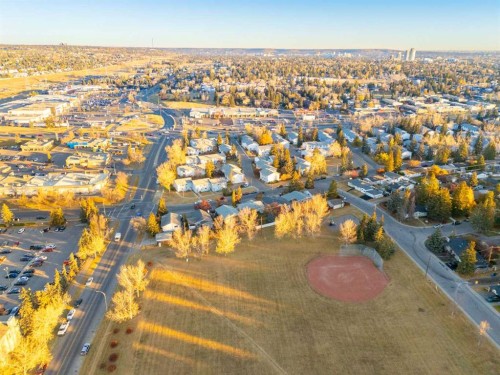 5027 40 Avenue Sw, Calgary, AB - Outdoor With View
