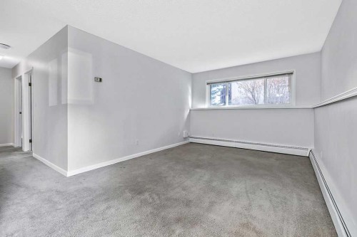 5-366 94 Avenue Se, Calgary, AB - Indoor Photo Showing Other Room