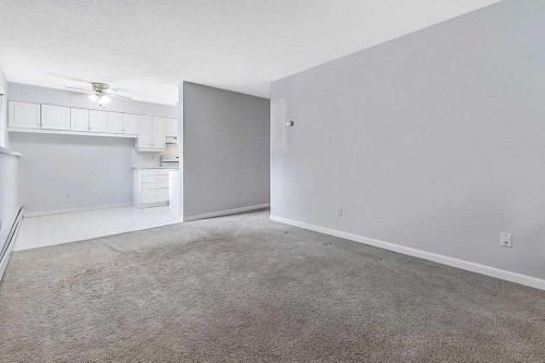5-366 94 Avenue Se, Calgary, AB - Indoor Photo Showing Other Room
