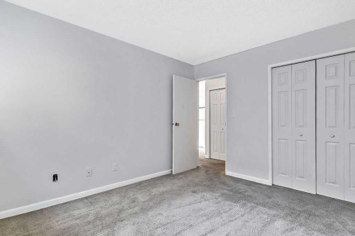 5-366 94 Avenue Se, Calgary, AB - Indoor Photo Showing Other Room