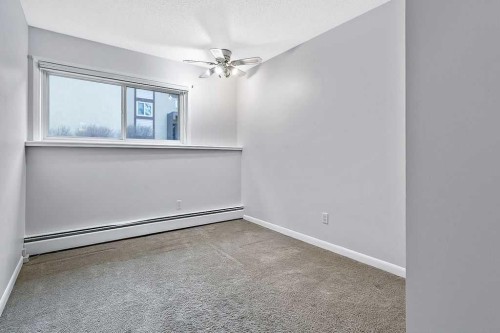 5-366 94 Avenue Se, Calgary, AB - Indoor Photo Showing Other Room