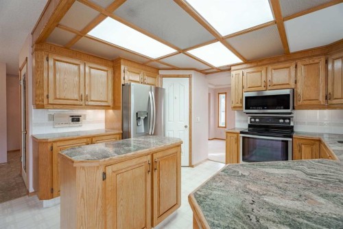 301 Riverview Green, Cochrane, AB - Indoor Photo Showing Kitchen
