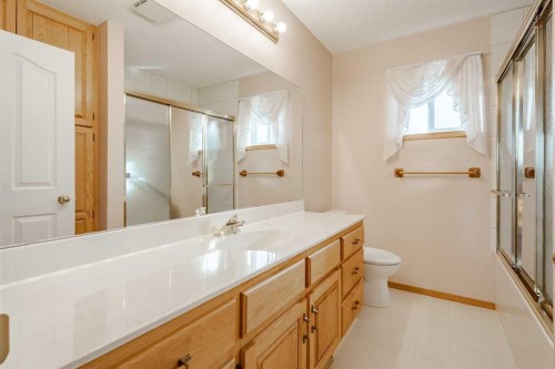 301 Riverview Green, Cochrane, AB - Indoor Photo Showing Bathroom