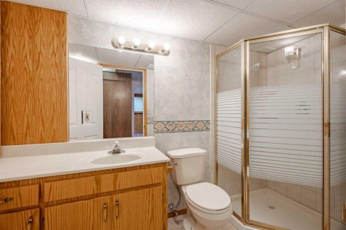 301 Riverview Green, Cochrane, AB - Indoor Photo Showing Bathroom