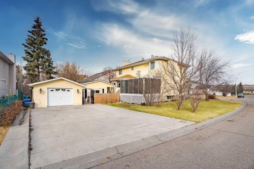 301 Riverview Green, Cochrane, AB - Outdoor