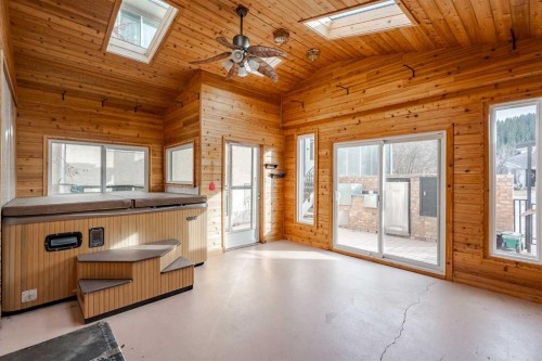 301 Riverview Green, Cochrane, AB - Indoor Photo Showing Other Room