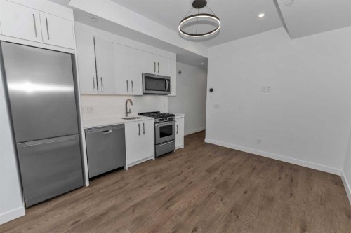 305-110 18A Street Nw, Calgary, AB - Indoor Photo Showing Kitchen
