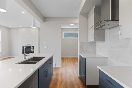 106 Monterey Bay Se, High River, AB - Indoor Photo Showing Kitchen With Double Sink With Upgraded Kitchen