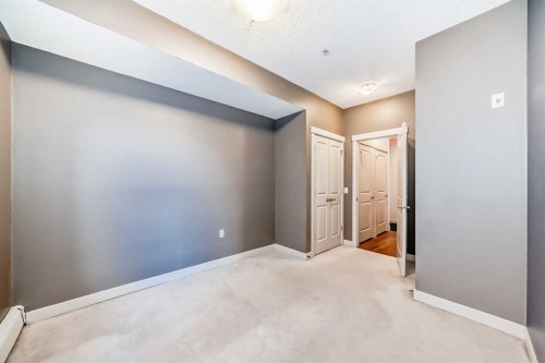 103-4704 Stanley Road Sw, Calgary, AB - Indoor Photo Showing Other Room