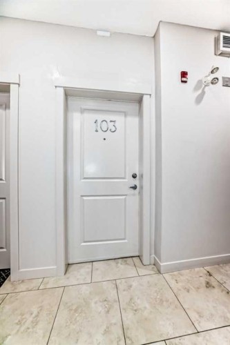 103-4704 Stanley Road Sw, Calgary, AB - Indoor Photo Showing Other Room