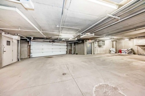 103-4704 Stanley Road Sw, Calgary, AB - Indoor Photo Showing Garage