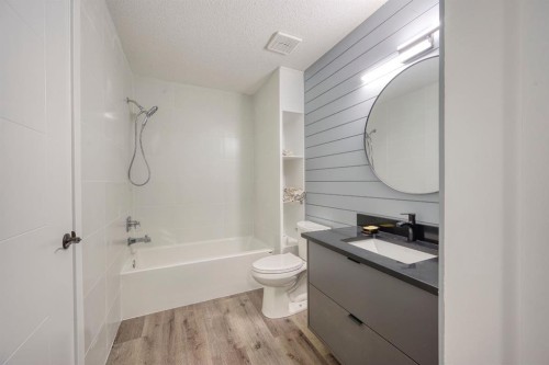 1184 Milt Ford Lane, Carstairs, AB - Indoor Photo Showing Bathroom