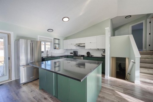 1184 Milt Ford Lane, Carstairs, AB - Indoor Photo Showing Kitchen