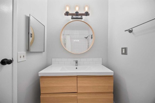 27A-333 Braxton Place Sw, Calgary, AB - Indoor Photo Showing Bathroom