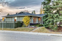 255 Parkwood Close SE Calgary, AB T2J 3V8