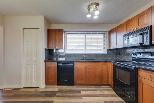 1311 68 Street Ne, Calgary, AB - Indoor Photo Showing Kitchen