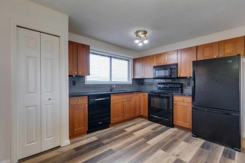1311 68 Street Ne, Calgary, AB - Indoor Photo Showing Kitchen