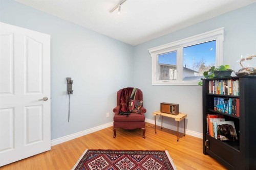 1043 32 Avenue Nw, Calgary, AB - Indoor Photo Showing Other Room