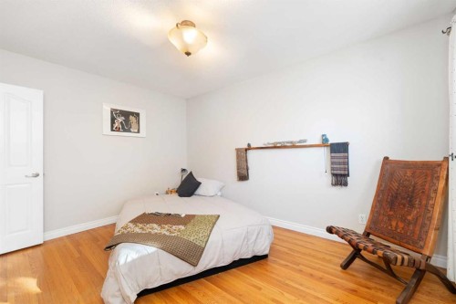 1043 32 Avenue Nw, Calgary, AB - Indoor Photo Showing Bedroom